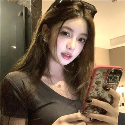 院子里的女人封面