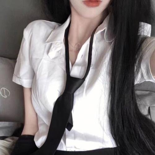 我略知她一二封面